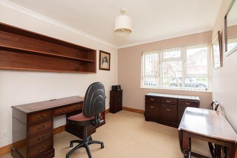 10 Andrews Close, Epsom, KT17 4EX