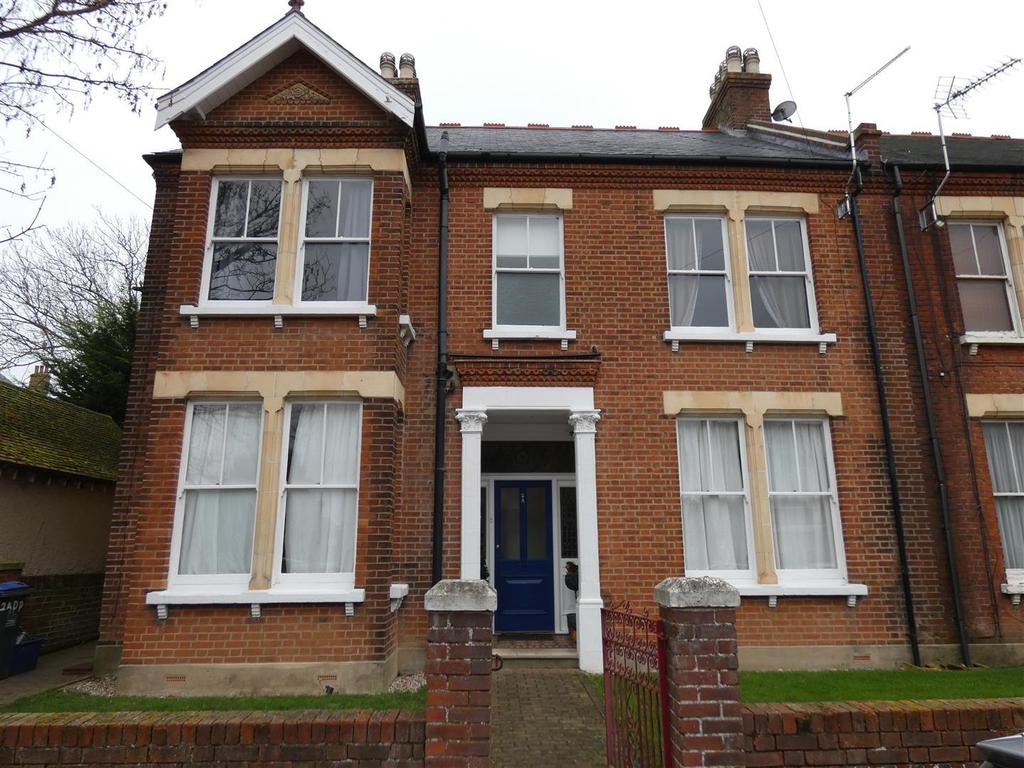 Downs Park, Herne Bay 3 bed flat £995 pcm (£230 pw)
