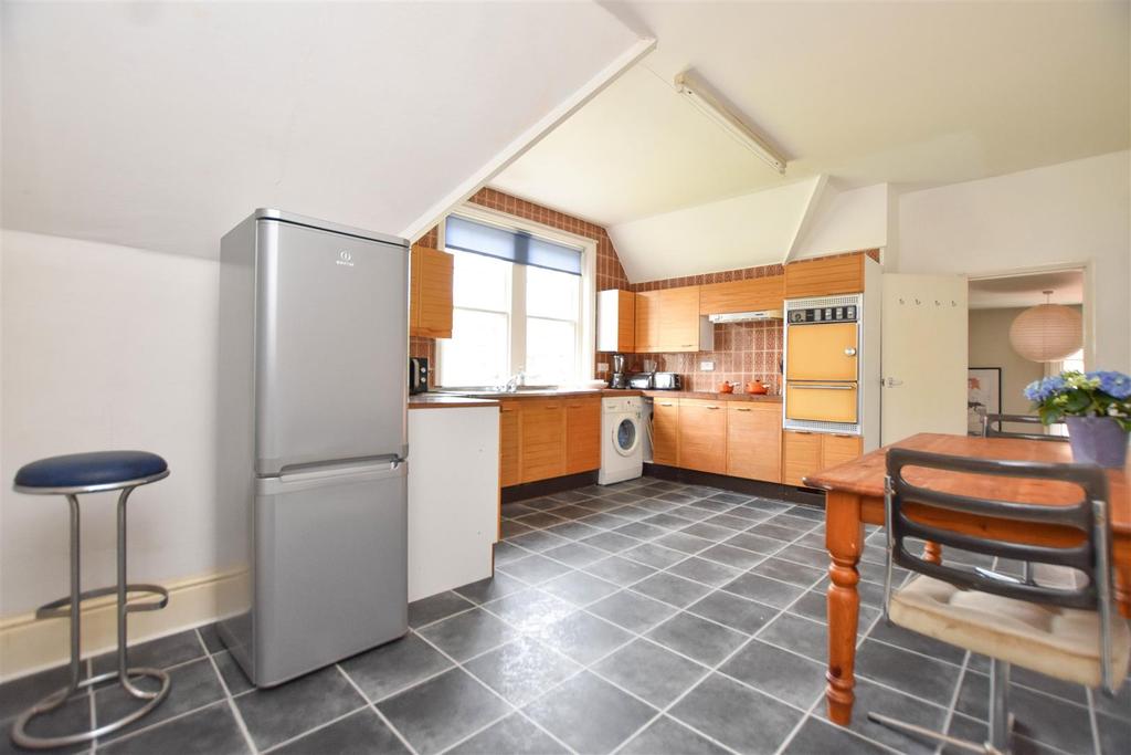 Denton Road, Eastbourne 2 bed flat £350,000
