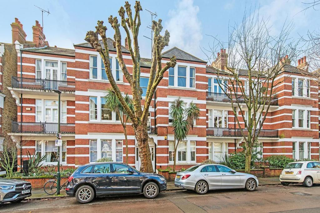 Riverview Gardens, Barnes, SW13 3 bed apartment £3,250 pcm (£750 pw)