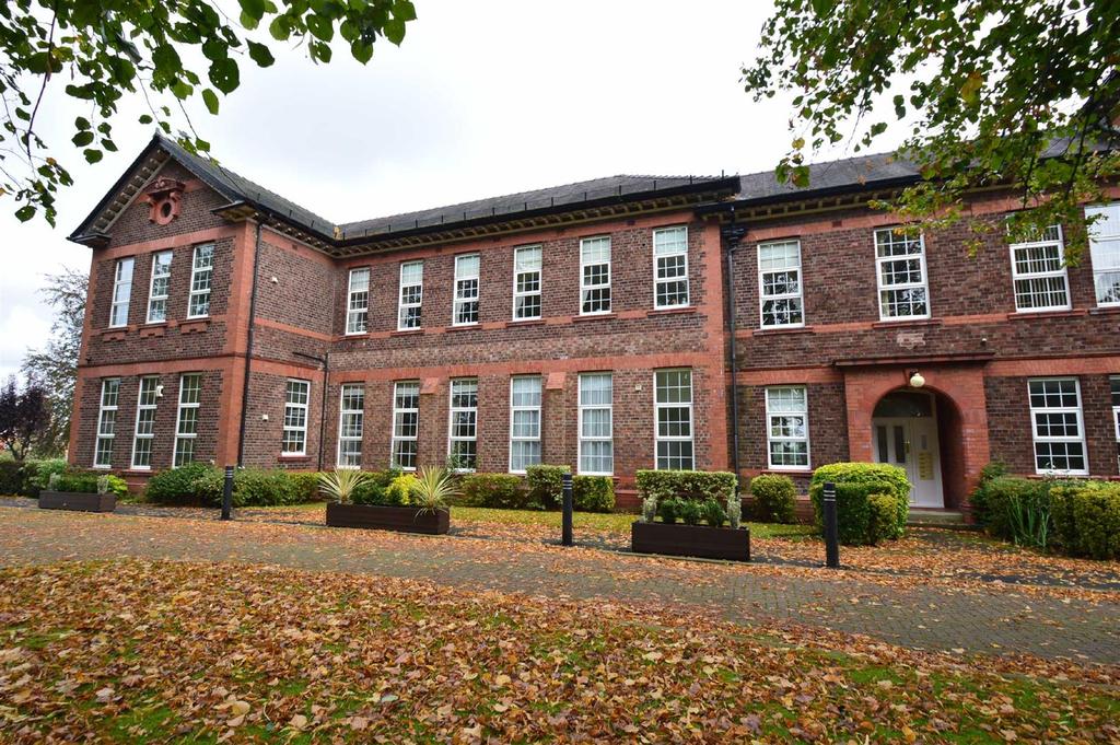 The Uplands, Drive, Macclesfield 2 bed flat £195,000