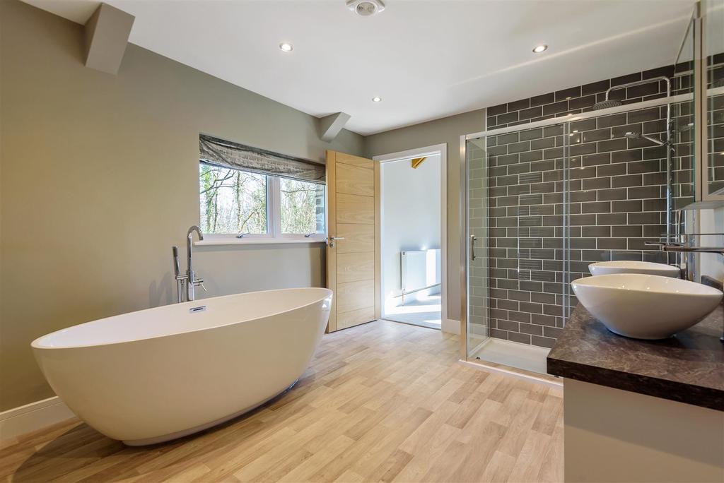 Ensuite master bathroom