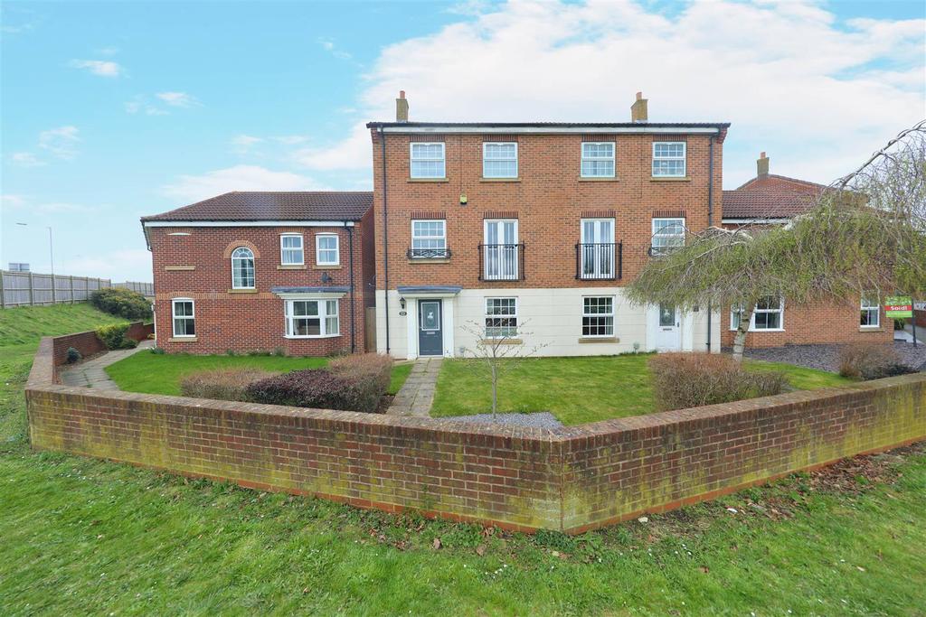 Stuart Court, Brough 4 bed semidetached house £269,950