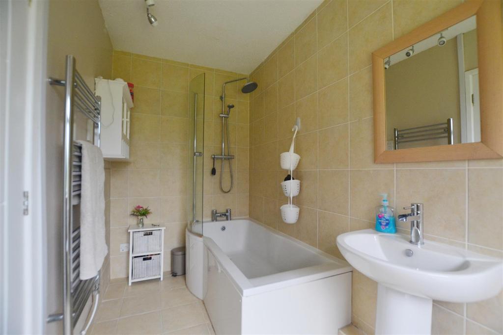 Master ensuite (1).jpg