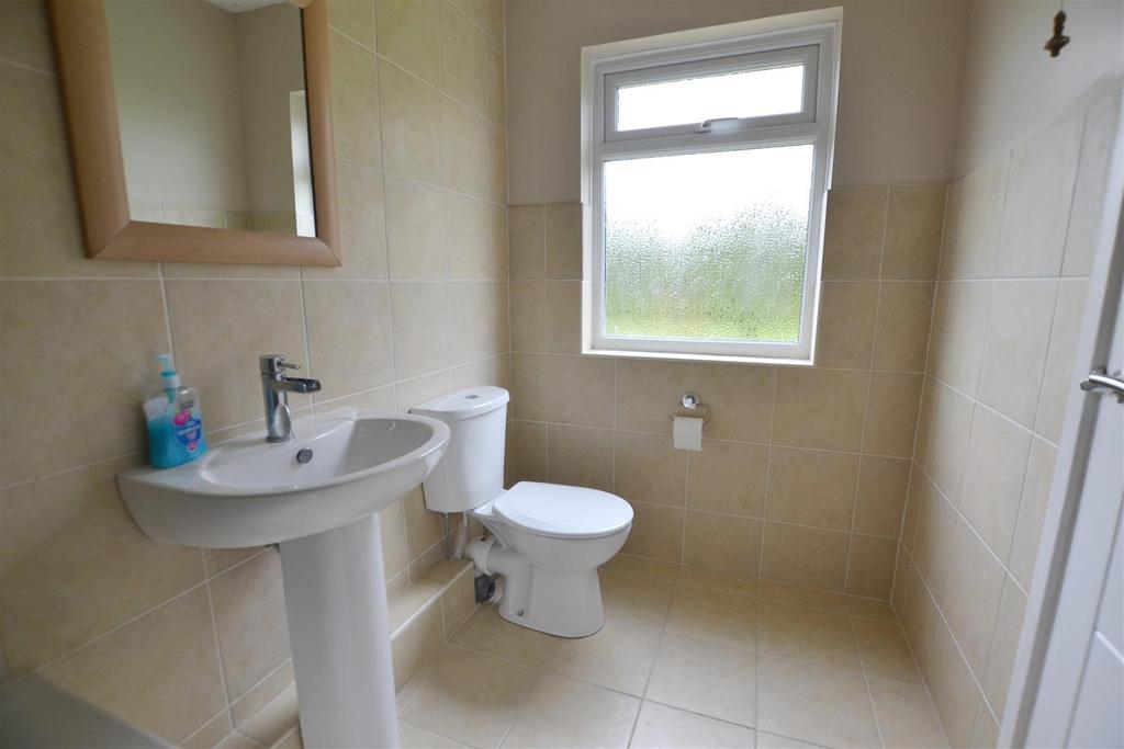 Master ensuite.jpg