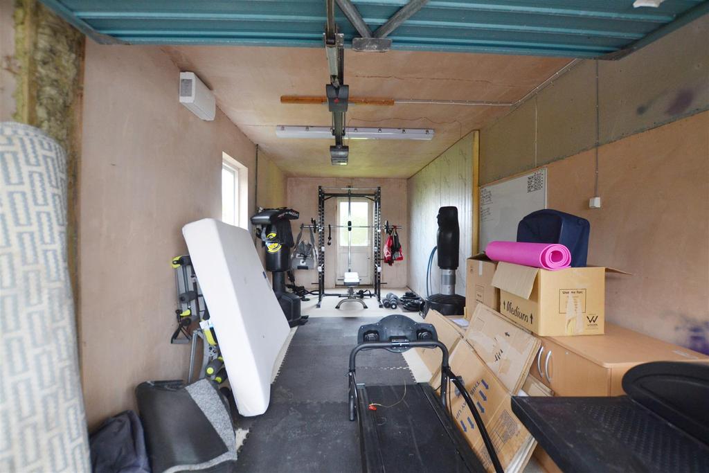 Garage 1.jpg