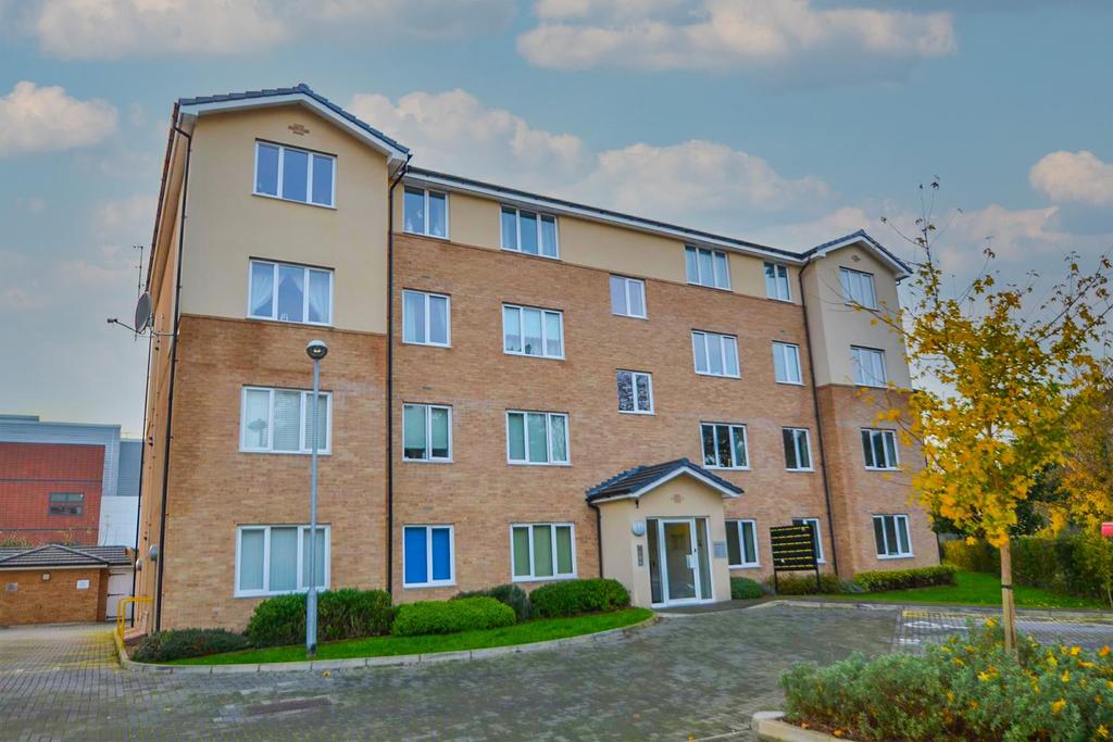 Woollens Grove,Hertford... 2 bed apartment £1,295 pcm (£299 pw)