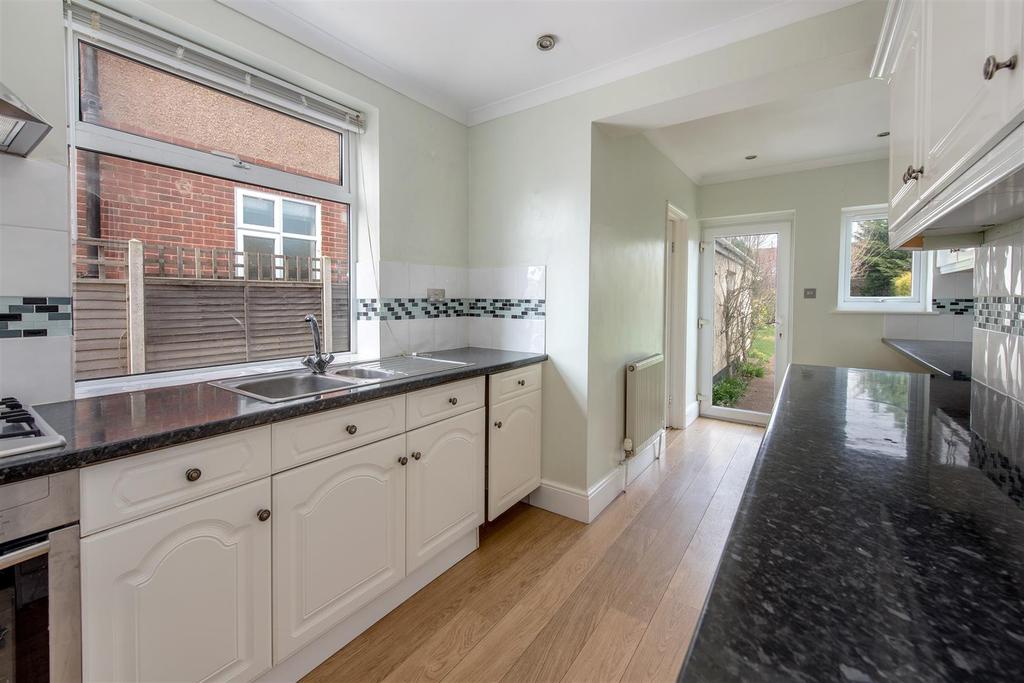 Tamar Avenue, Taunton 3 bed semidetached house £350,000