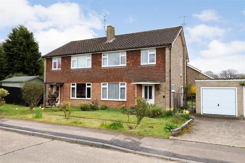 3 Weald Close, Horsham, RH13 6HE
