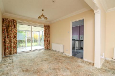 3 Weald Close, Horsham, RH13 6HE