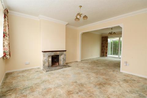 3 Weald Close, Horsham, RH13 6HE
