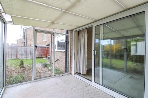 3 Weald Close, Horsham, RH13 6HE