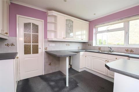 3 Weald Close, Horsham, RH13 6HE