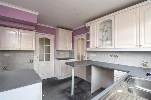 3 Weald Close, Horsham, RH13 6HE