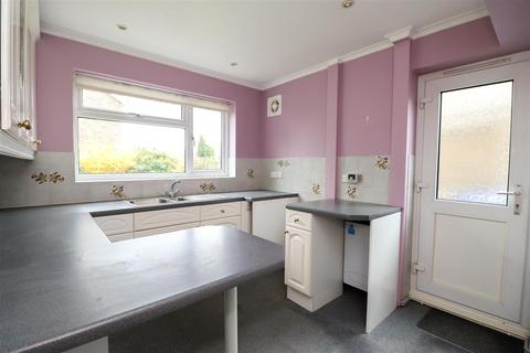 3 Weald Close, Horsham, RH13 6HE