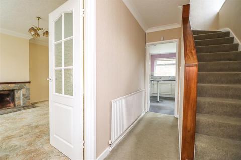 3 Weald Close, Horsham, RH13 6HE