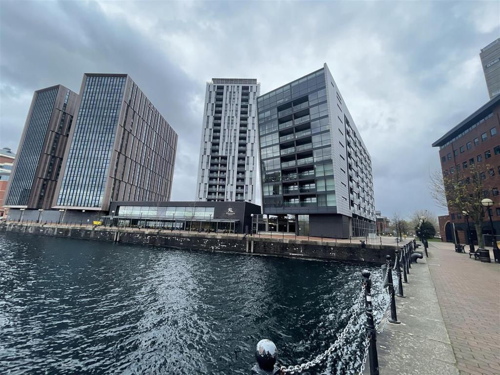 Millennium Point, 254 The Quays, Salford Quays 1 bed flat £170,000