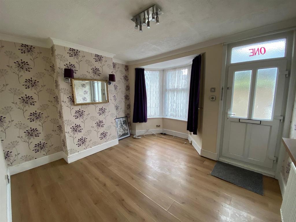 Albany Road, Gillingham 3 bed end of terrace house £950 pcm (£219 pw)