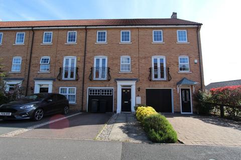3 bedroom townhouse to rent, Cartwright Way, Beeston, NG9