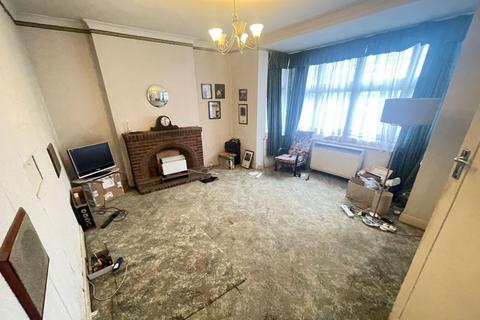 3 Sylvan Avenue, London, NW7 2JH