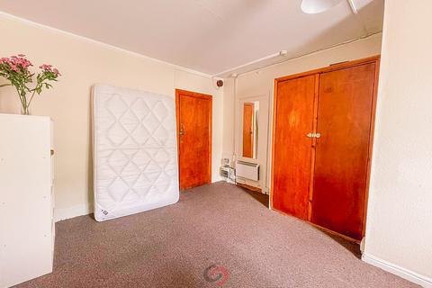 Studio to rent, Sussex Gardens,, London  W2