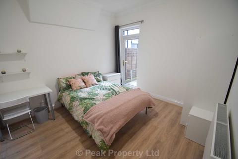 1 bedroom in a house share to rent - VERY LARGE ROOM IN A HOUSE SHARE - SOUTHCHURCH VILLAGE - Windermere Road, Room2