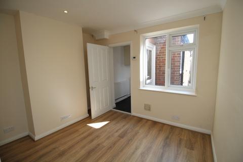 2 bedroom terraced house to rent, Albert Street, CO1