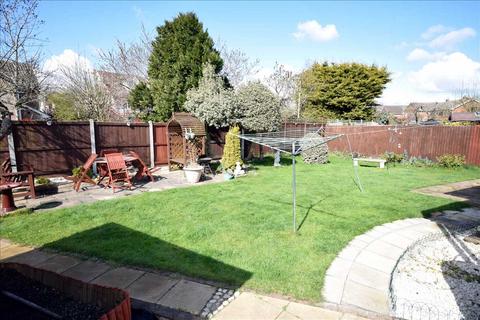 2 bedroom bungalow for sale - Orford Crescent, Old Springfield, Chelmsford