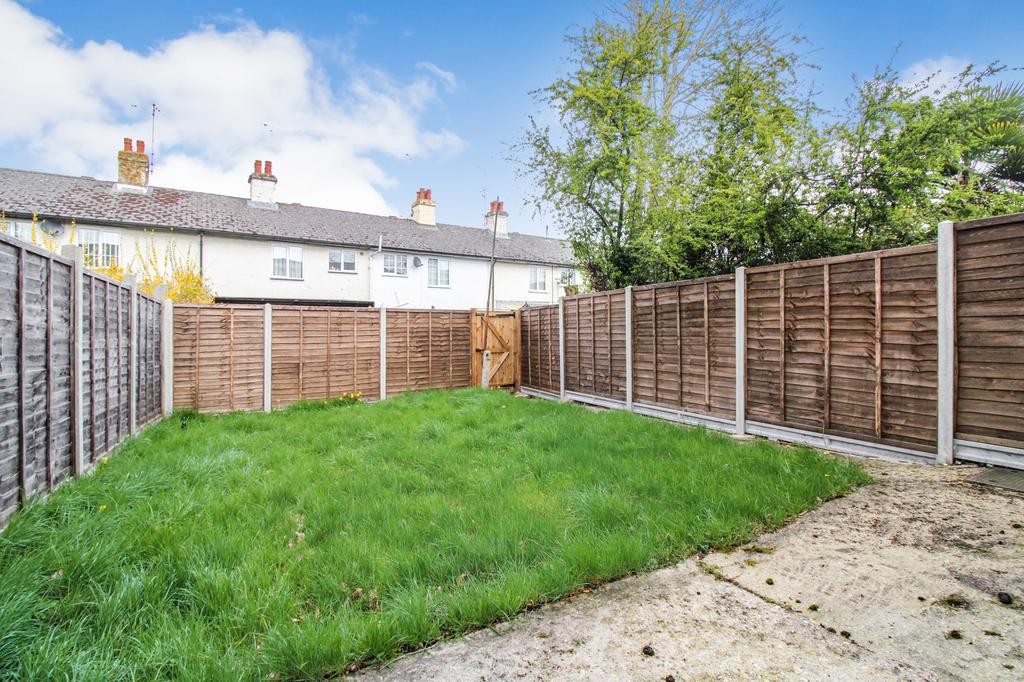 Pinehurst Cottages, Farnborough, GU14 2 bed terraced house £325,000