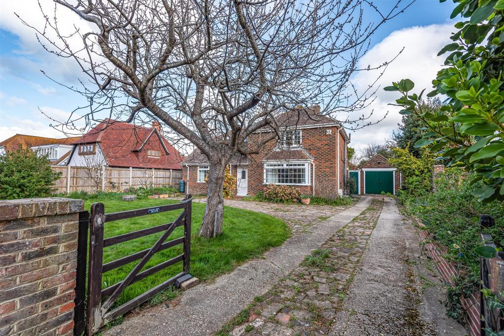 Cakeham Road, West Wittering, PO20 3 bed detached house £940,000