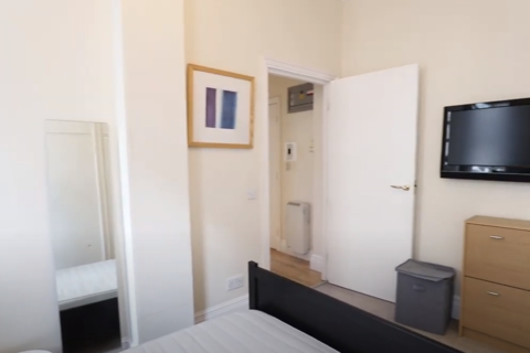 Flat 2, 27 Minories, London, EC3N 1DE