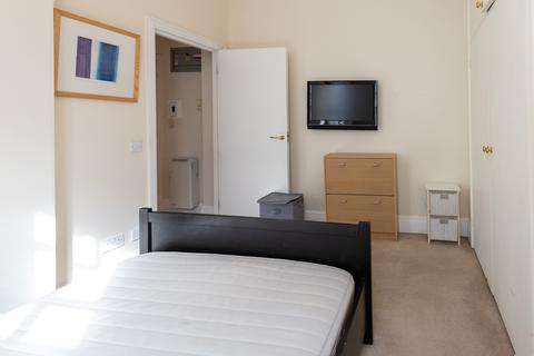 Flat 2, 27 Minories, London, EC3N 1DE