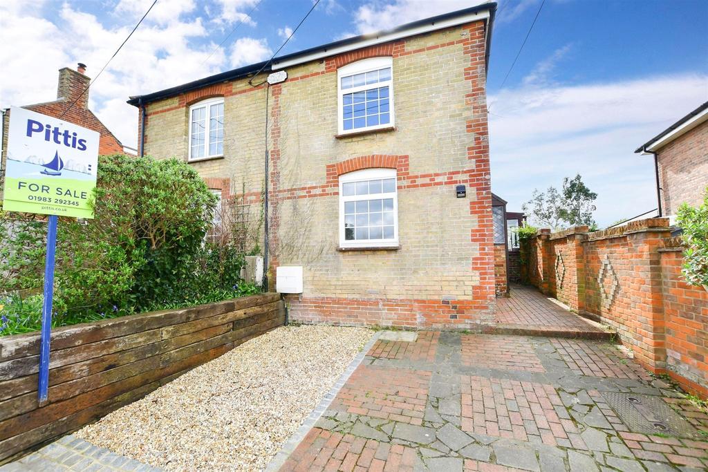 Pallance Road, Cowes, Isle of Wight 2 bed semidetached house £340,000