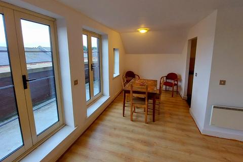 2 bedroom penthouse for sale - Lawrence Square, York YO10