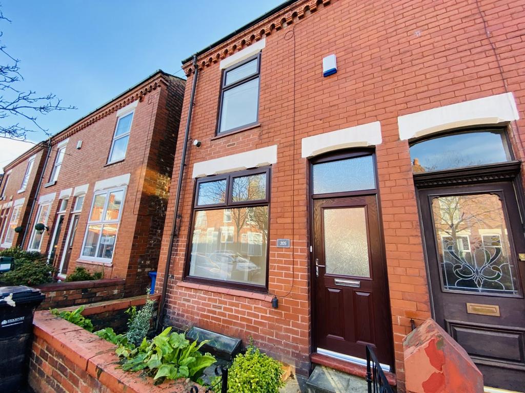 Old Chapel Street, Edgeley... 2 bed semidetached house £1,000 pcm (£