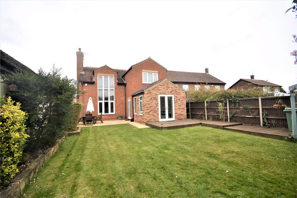 Leighton Road, Toddington, Dunstable, Bedfordshire, LU5 4 bed detached house £2,250 pcm (£519 pw)