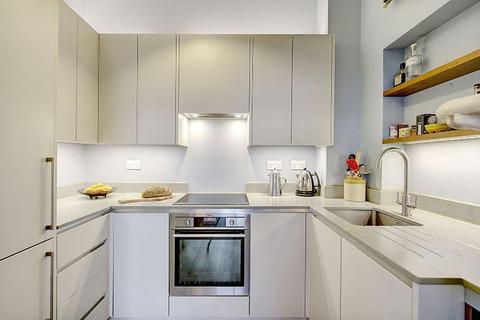 Flat 1, 40 Devonshire Place, London, W1G 6JX