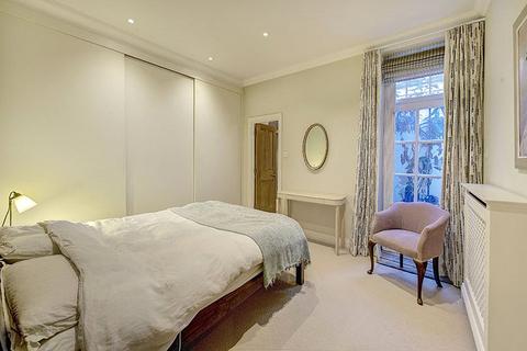 Flat 1, 40 Devonshire Place, London, W1G 6JX