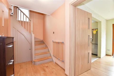 4 bedroom detached house for sale - Meadow Close, North Chingford, London