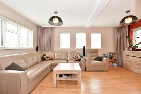 4 bedroom detached house for sale - Meadow Close, North Chingford, London