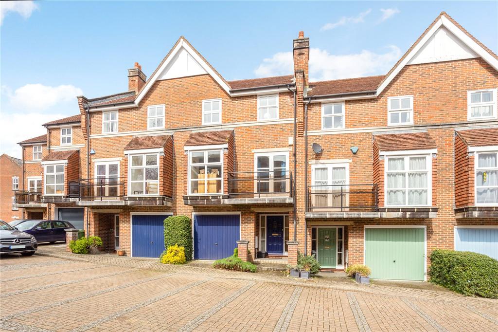 Marston Gate, Winchester, Hampshire, SO23 3 bed terraced house £2,750