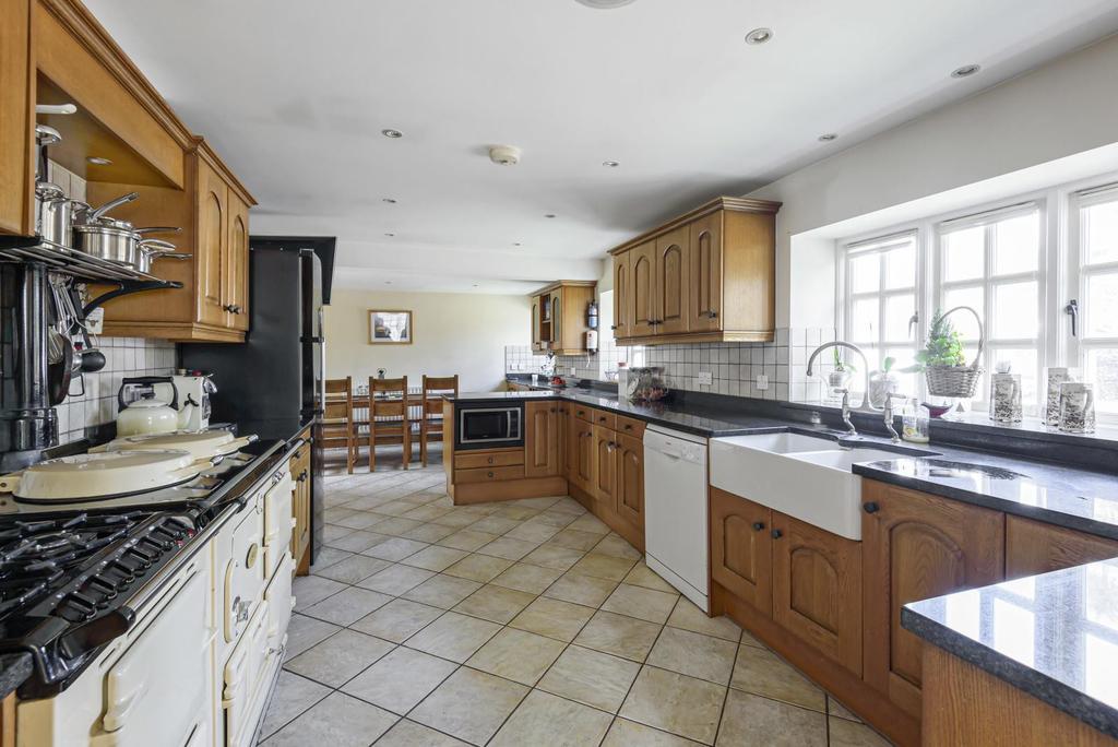 Perry Hill, Worplesdon, Guildford, GU3 6 bed detached house £1,950,000
