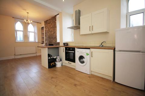 1 bedroom maisonette to rent, George Street, Llantrisant CF72 8EE