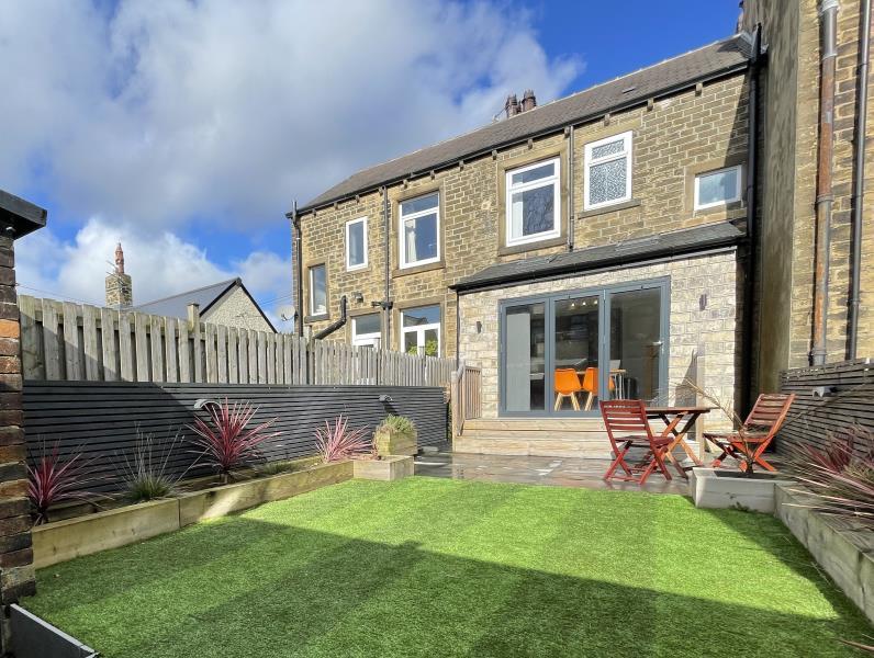 Thomas Street, Lindley, Huddersfield... 2 bed terraced house £850 pcm