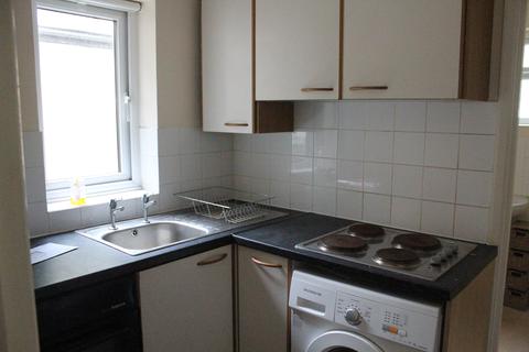 1 bedroom flat to rent - Station Way, Cheam SM3