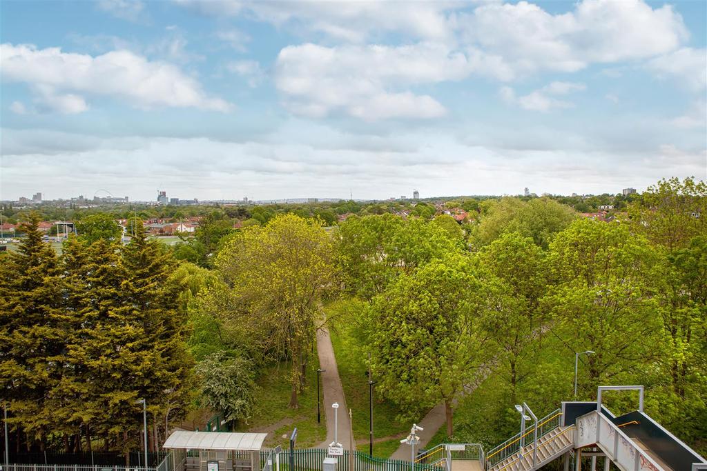 Central Square Copley Close (1).jpg