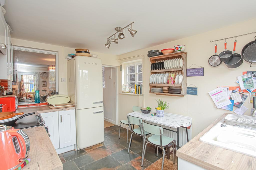 Queens Road,Banbury,OX16 0ED 2 bed terraced house £270,000