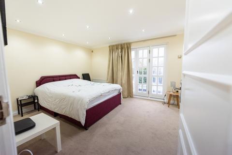 61 Hamlet Square, London, NW2 1SR