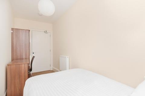 4 bedroom flat to rent - South Oxford Street, Edinburgh EH8