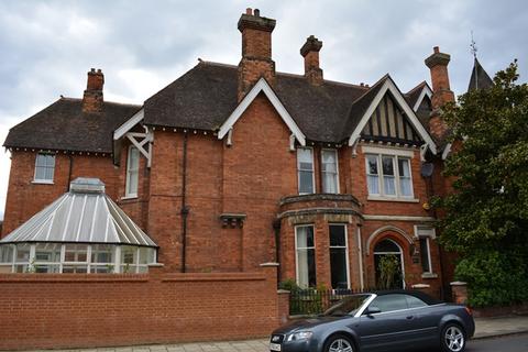 undefined, Double Bedsit Near Town Centre - To Let